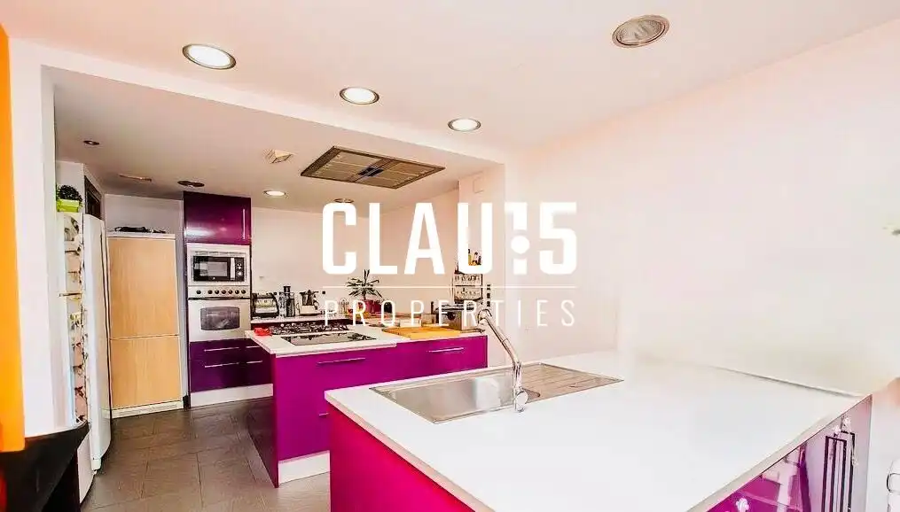 House with terrace for sale in Nucli Urbà, imagen 9
