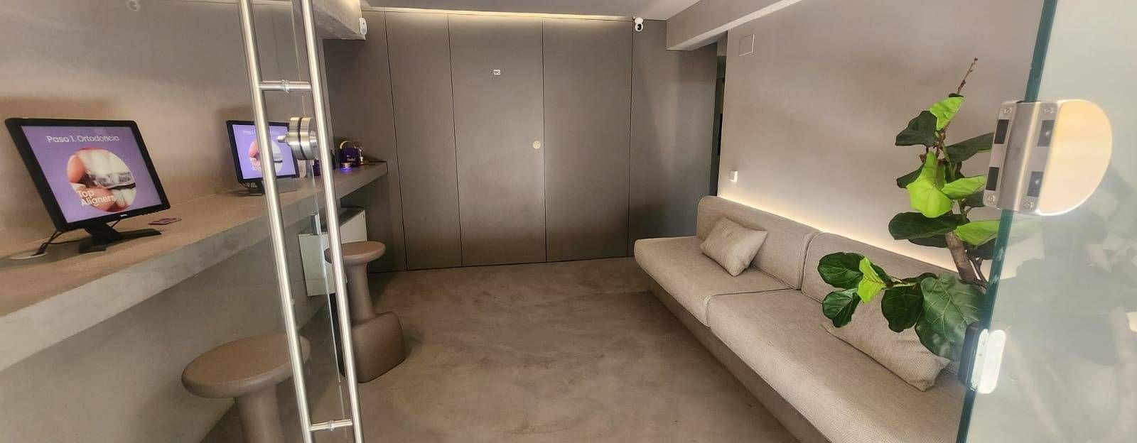 Living room of Premises for sale in  Madrid Capital