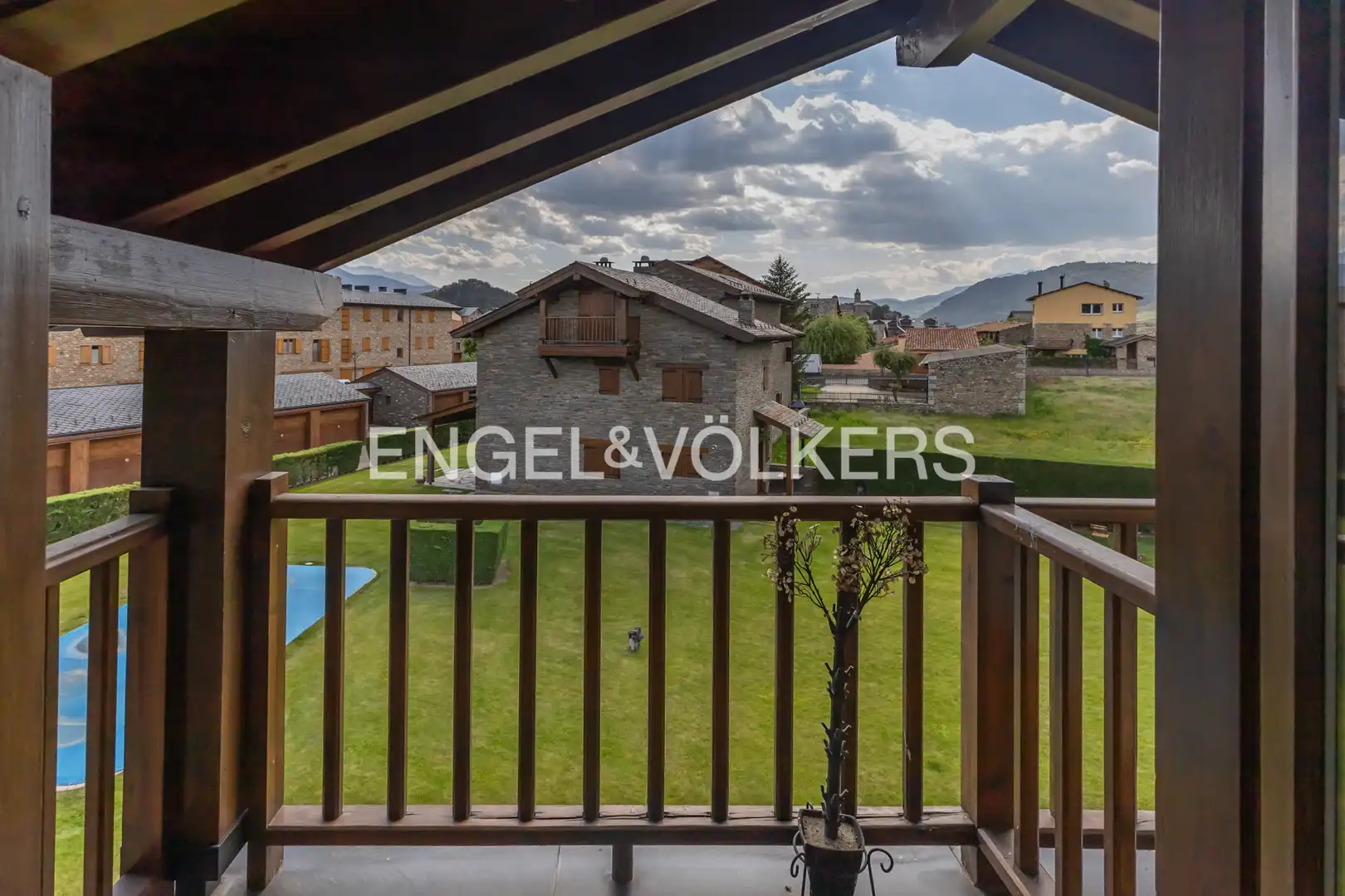 Terrassa de Casa adosada en venda en Bellver de Cerdanya amb Calefacció, Parquet i Terrassa