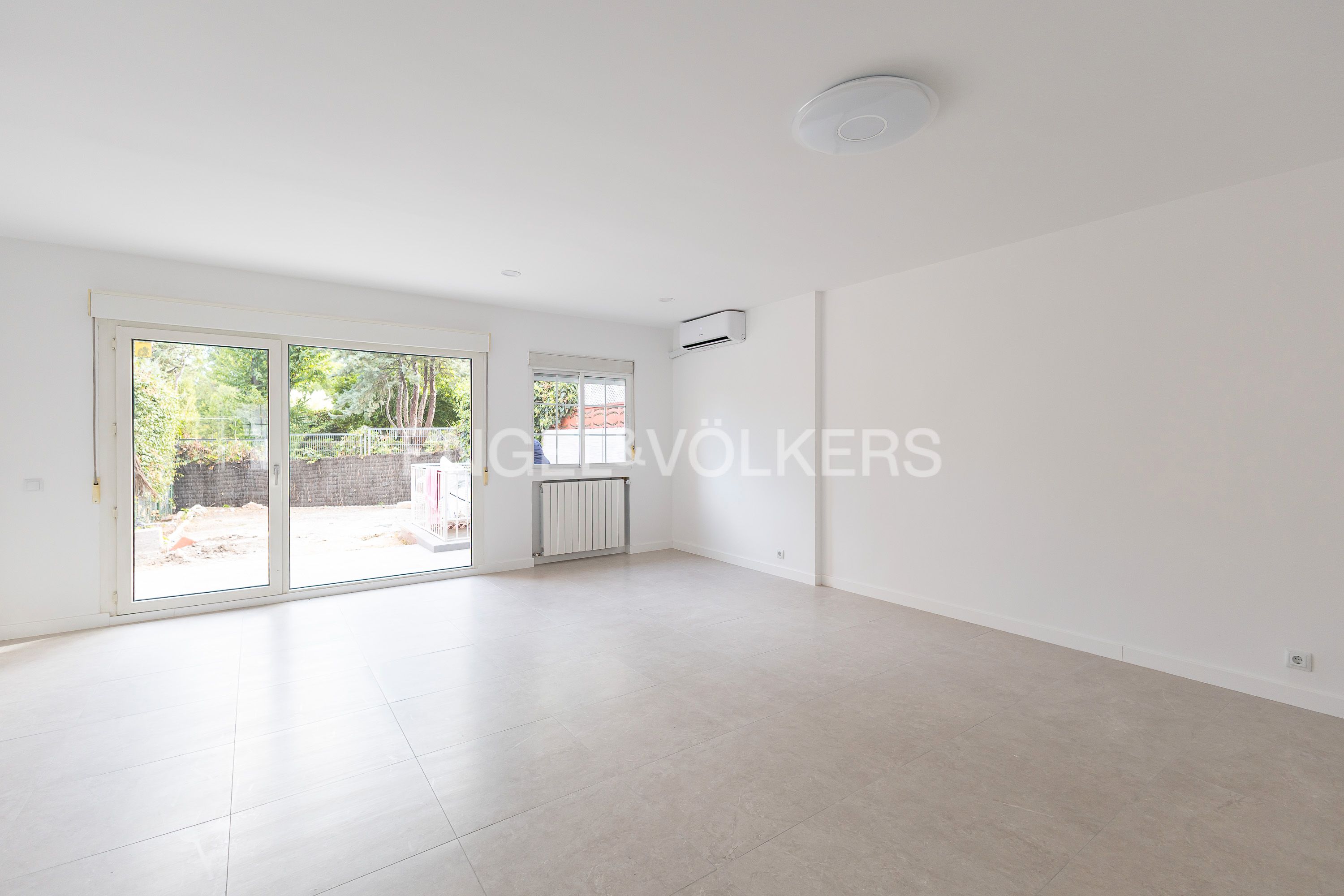 Living room of House or chalet for sale in La Moraleja  with Air Conditioner, Heating and Private garden