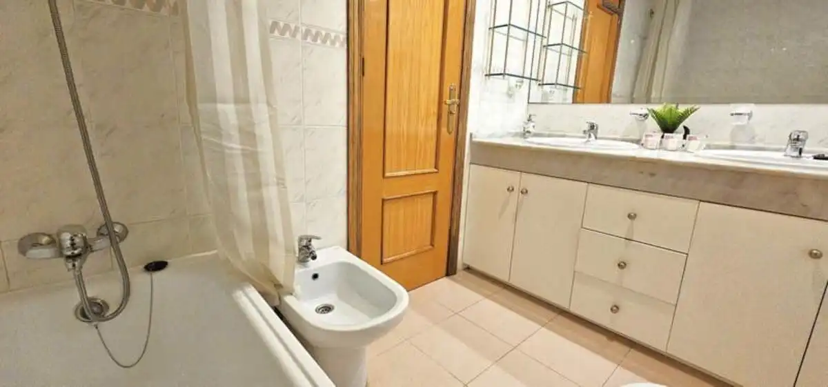 Bathroom of Ground floor for sale in Marbella  with Air Conditioner, Terrace and Swimming Pool