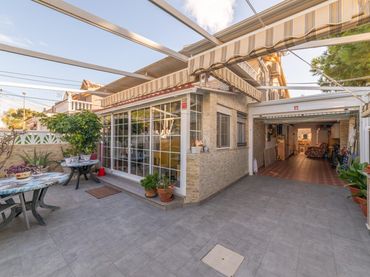 Casa pareada con jardín en venta en Santiago de la Ribera