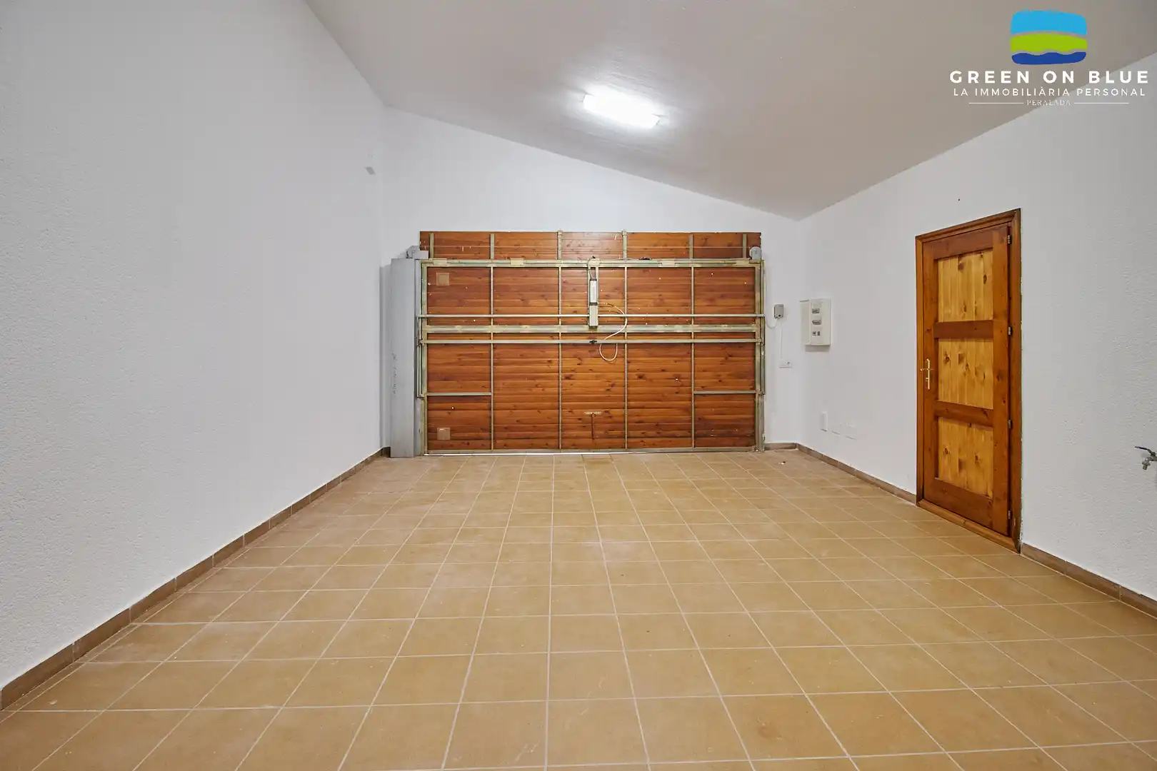 Aparcament de Casa o xalet en venda en Peralada amb Calefacció, Jardí privat i Terrassa