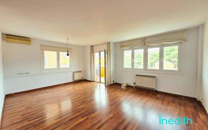 Exterior view of Flat for sale in  Barcelona Capital  with Heating, Terrace and Balcony