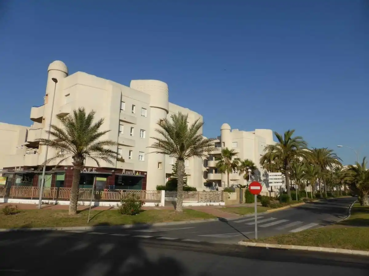 Vista exterior de Piso en venta en El Ejido con Terraza, Trastero y Piscina comunitaria
