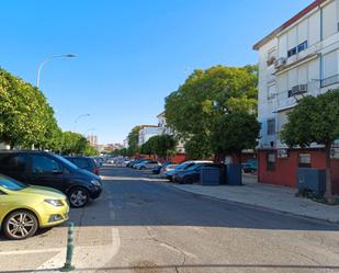 Vista exterior de Pis en venda en  Sevilla Capital amb Aire condicionat i Terrassa