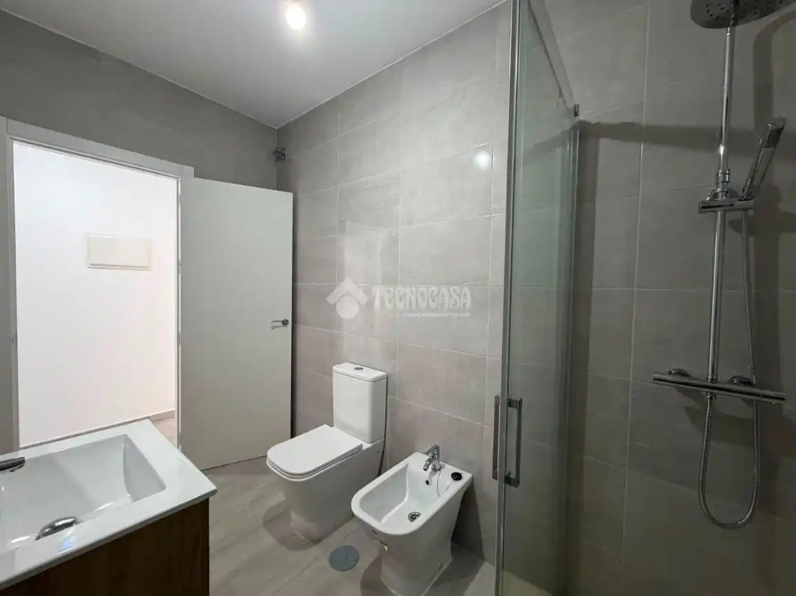 Badezimmer von Wohnung zum Verkauf in Isla Cristina mit Balkon