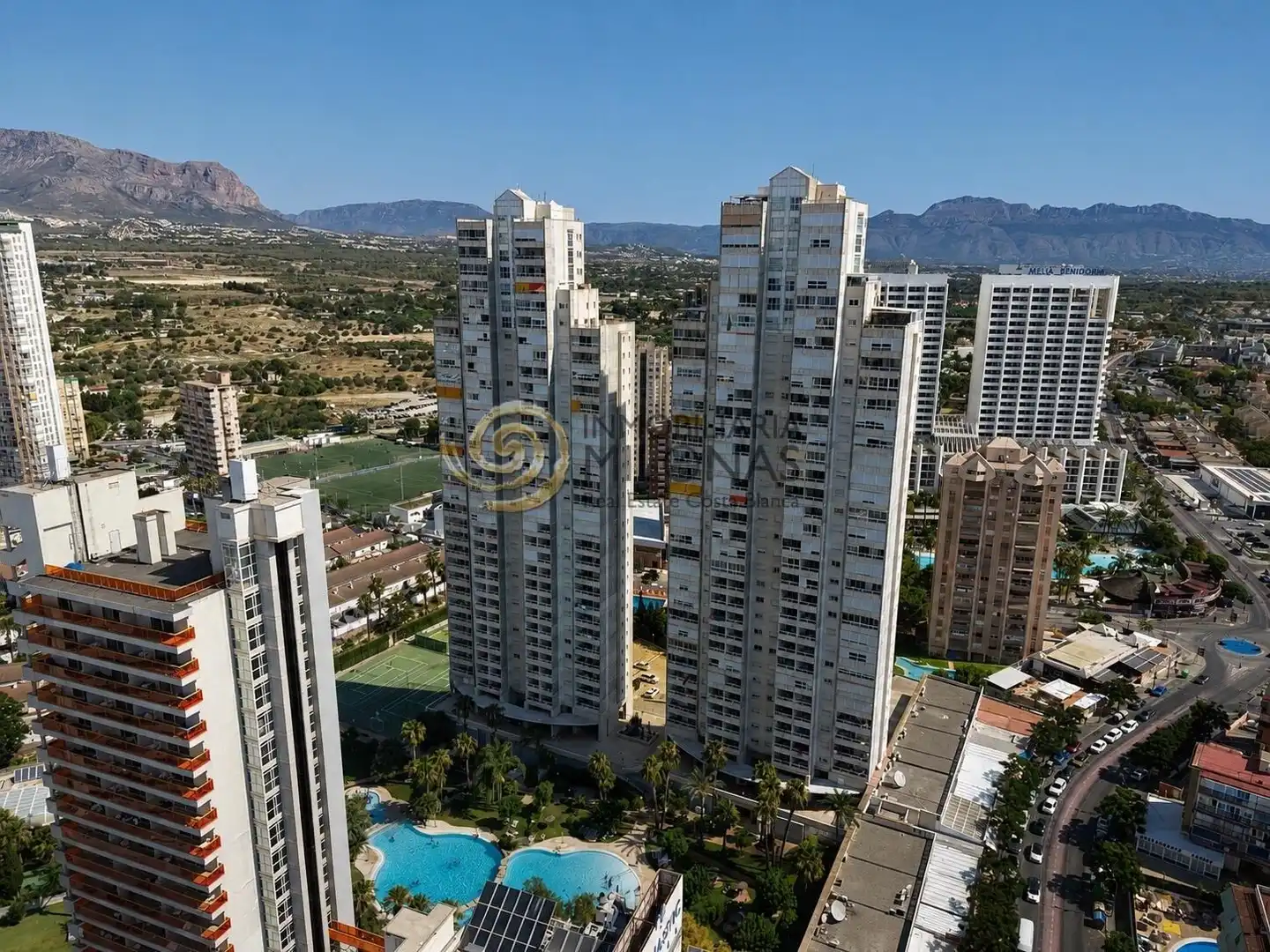 Vista exterior de Dúplex en venda en Benidorm amb Aire condicionat, Calefacció i Jardí privat