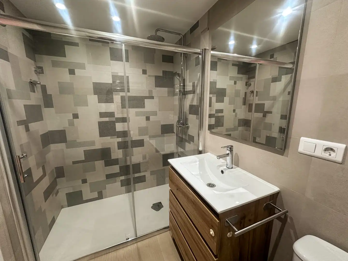 Badezimmer von Wohnung zum Verkauf in Castellón de la Plana / Castelló de la Plana mit Klimaanlage, Abstellraum und Balkon