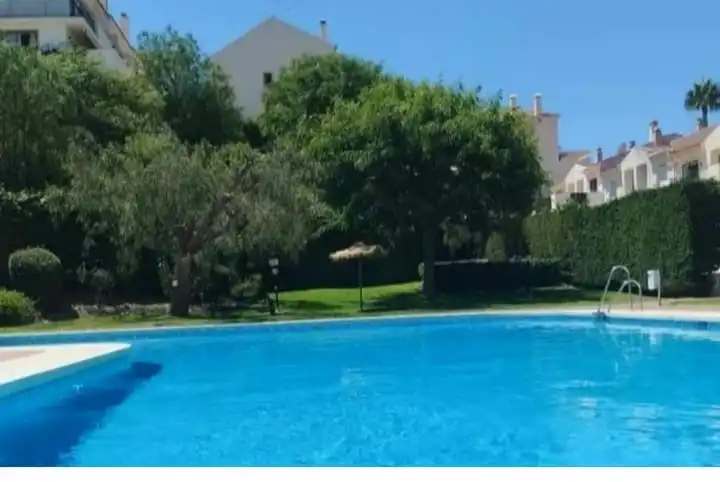 Piscina de Casa adosada de alquiler en Benalmádena con Aire acondicionado, Terraza y Amueblado