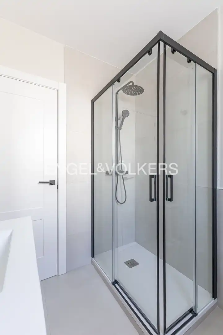 Bathroom of Houses for rent in Madrid  with Air Conditioner, Heating and Private garden