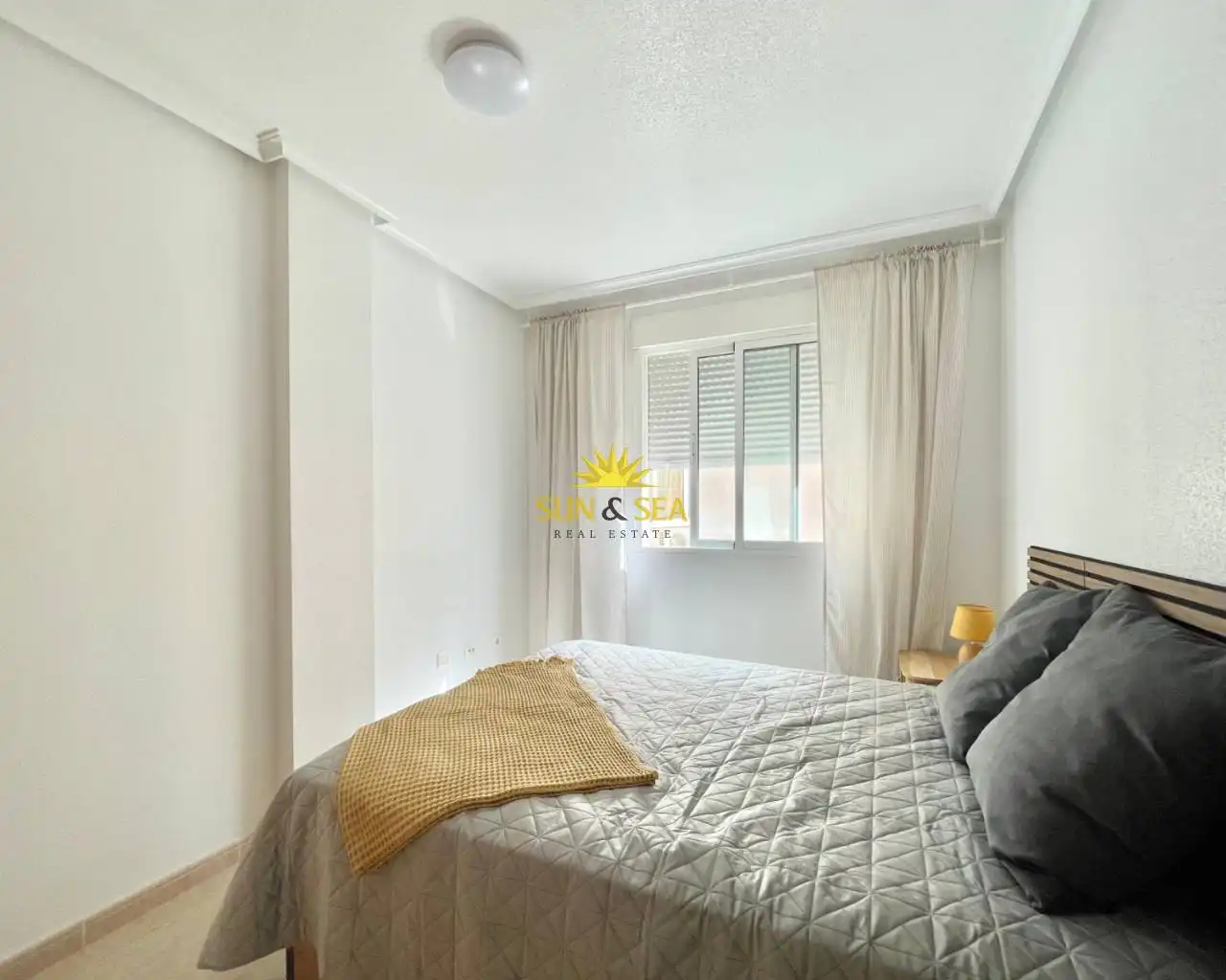 Schlafzimmer von Wohnung zur Miete in Torrevieja mit Klimaanlage, Heizung und Möbliert