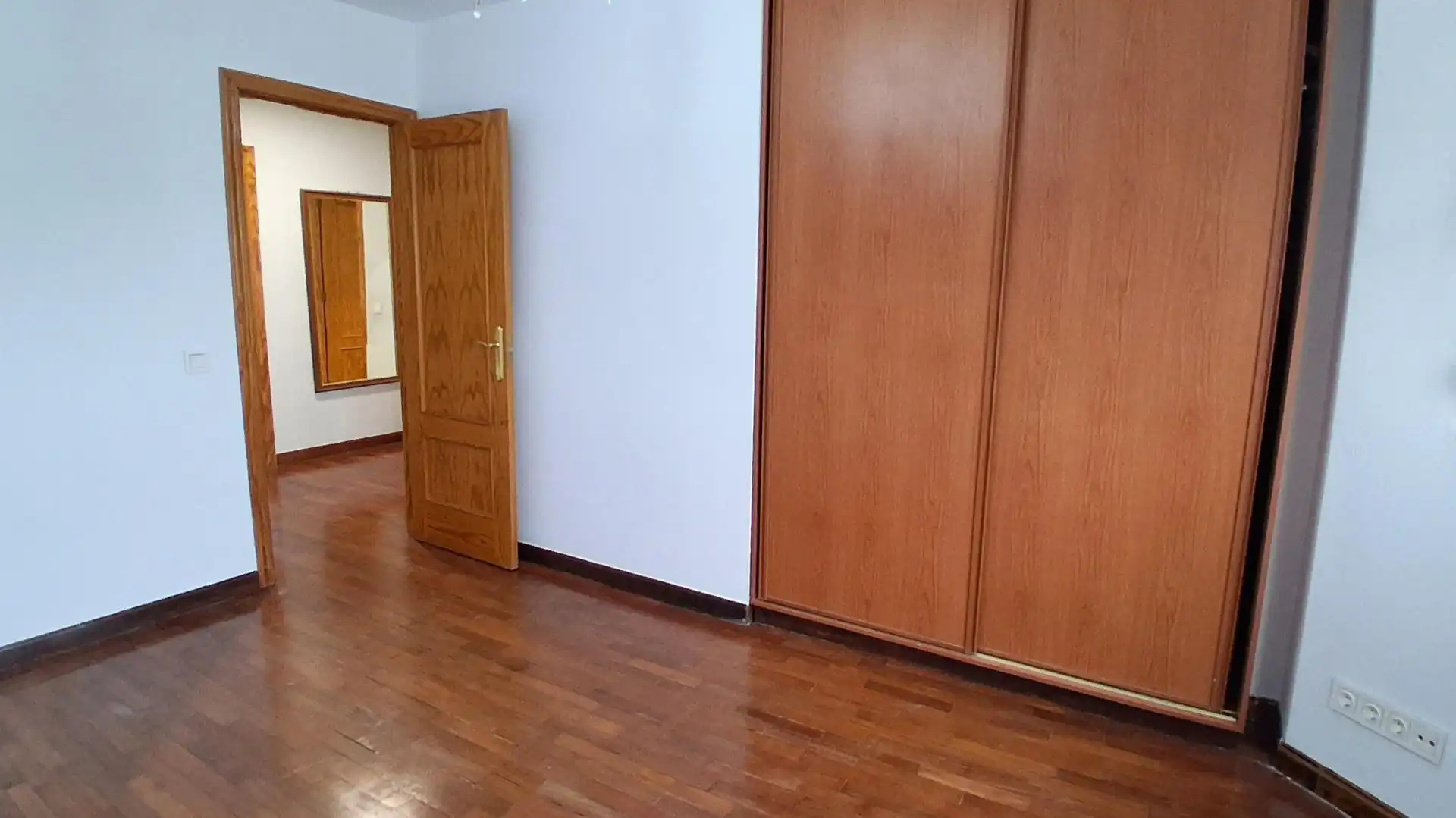 Schlafzimmer von Einfamilien-Reihenhaus zum Verkauf in Cabrerizos mit Heizung, Abstellraum und Schwimmbad