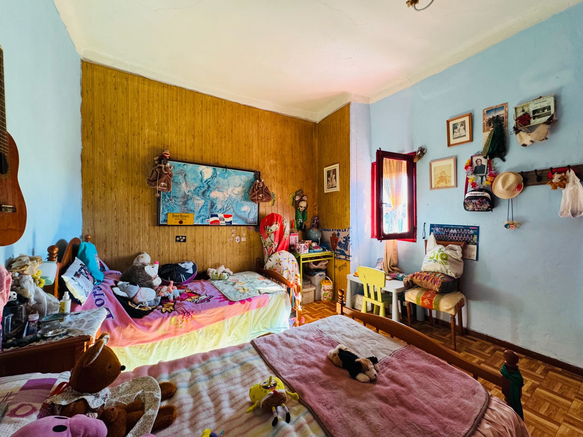 Dormitori de Pis en venda en  Huesca Capital amb Terrassa, Traster i Moblat