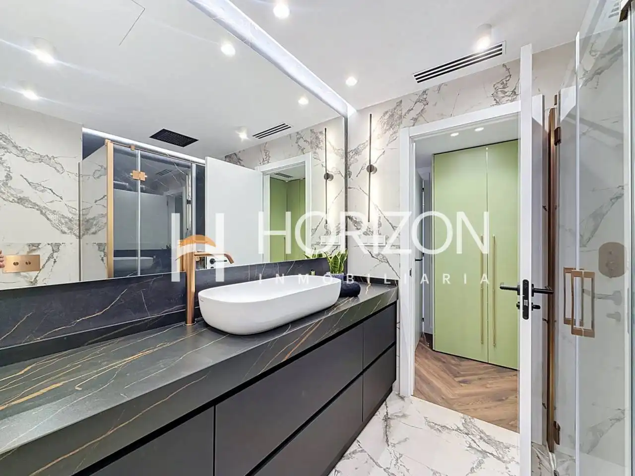 Bathroom of Flat for sale in Barcelona  with Air Conditioner, Heating and Parquet flooring