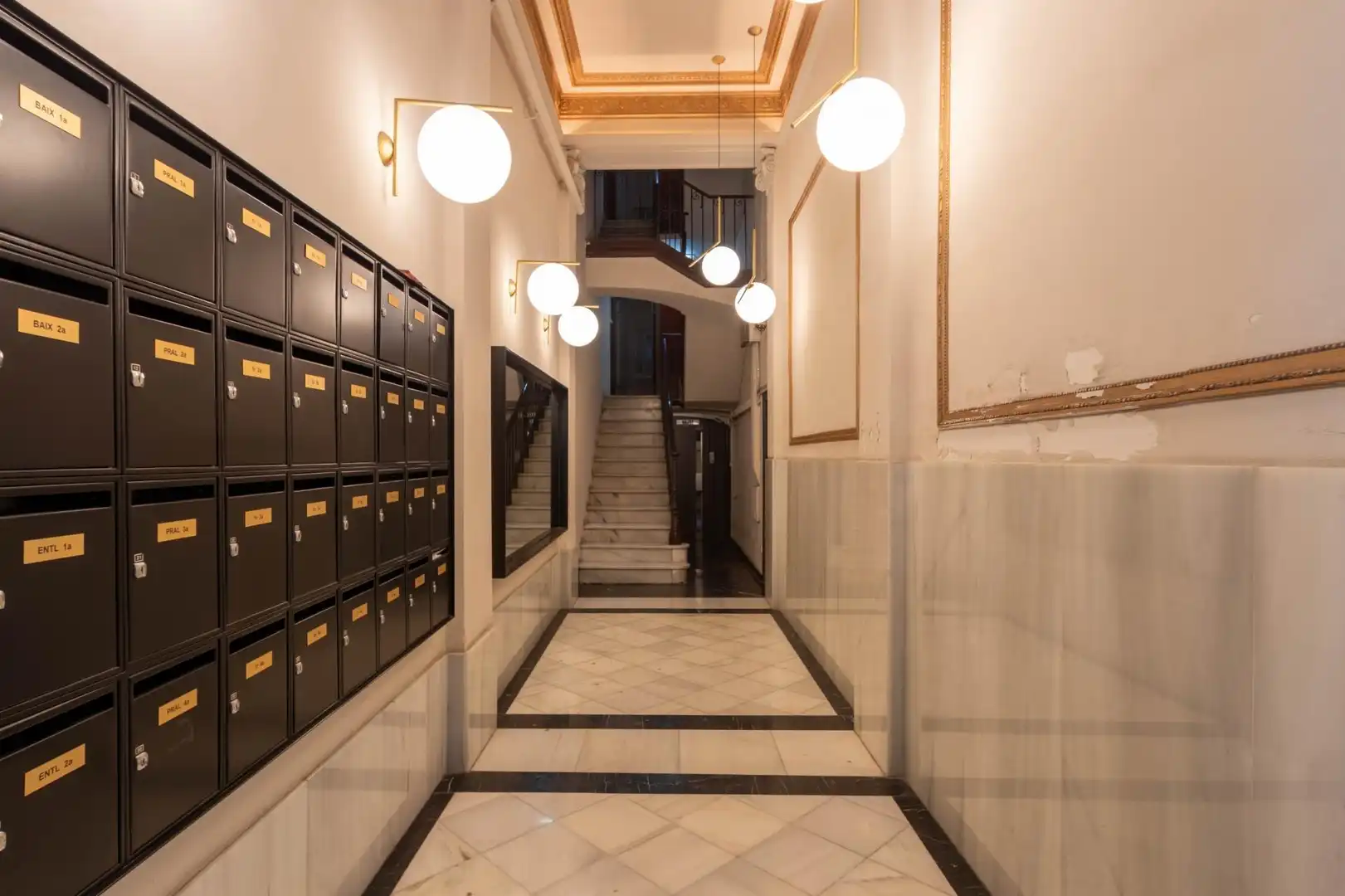 Ground floor for sale in Eixample