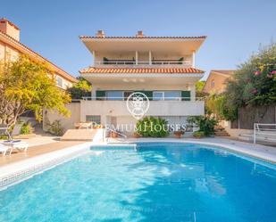 Vista exterior de Casa o xalet de lloguer en Sitges amb Aire condicionat, Calefacció i Jardí privat