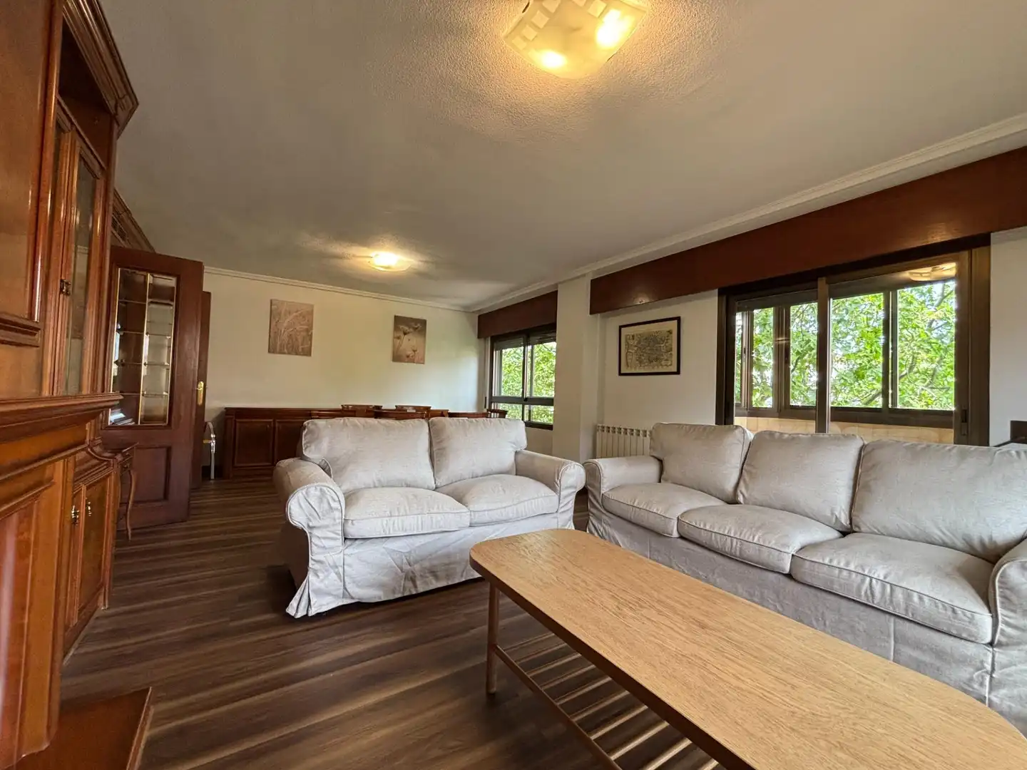 Living room of Flat for rent in Madrid  with Air Conditioner, Heating and Parquet flooring