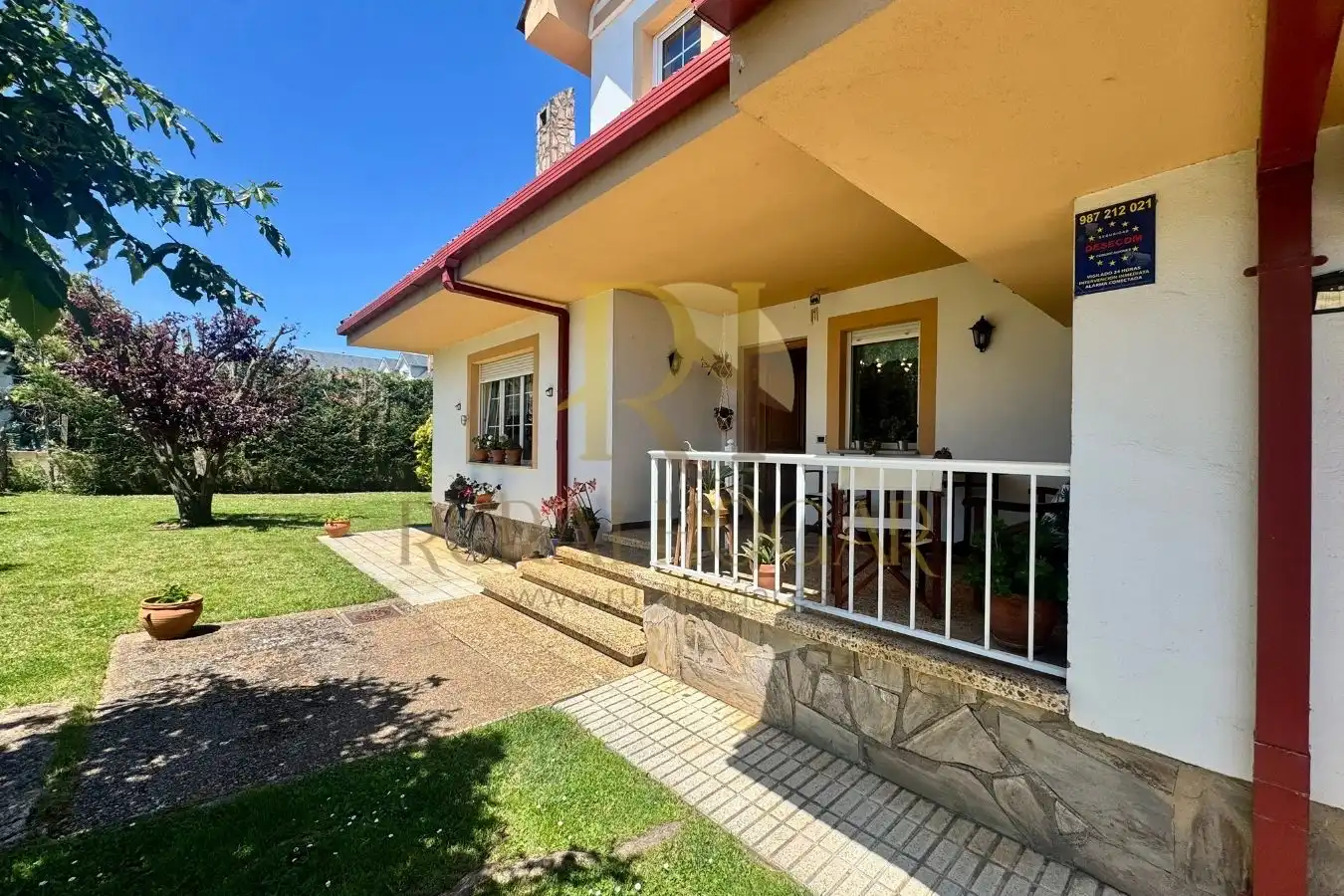 Vista exterior de Casa o chalet en venta en Santovenia de la Valdoncina con Calefacción, Jardín privado y Parquet