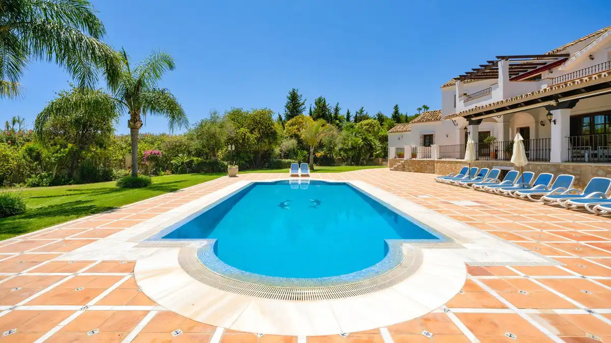 Swimming pool of Houses for sale in Benahavís  with Air Conditioner, Private garden and Terrace
