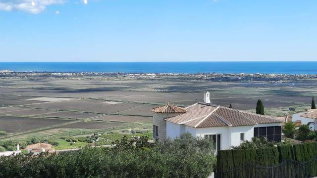 Piso en Venta en Calle Margaritas en Pego