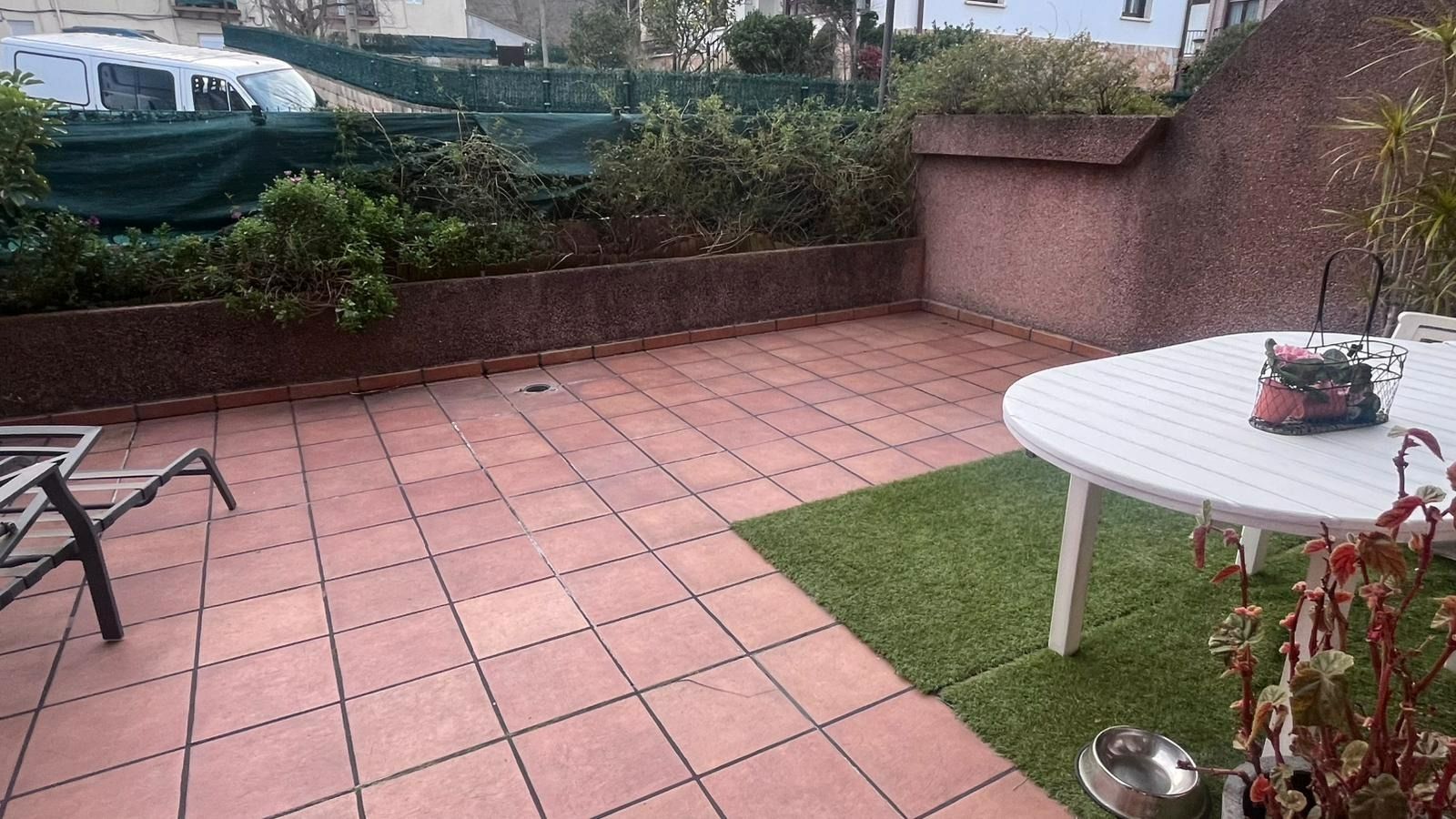 Terrassa de Casa adosada en venda en Valle de Trápaga-Trapagaran amb Aire condicionat, Calefacció i Jardí privat