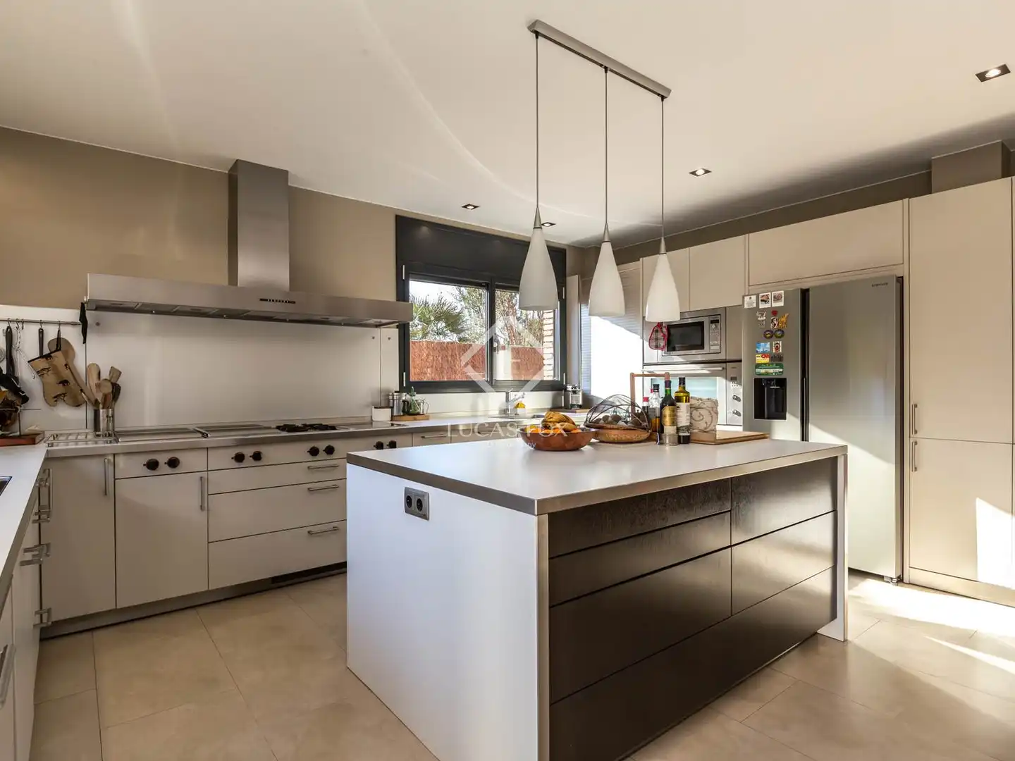 Cocina de Casa o chalet en venta en Sant Cugat del Vallès con Aire acondicionado, Calefacción y Jardín privado