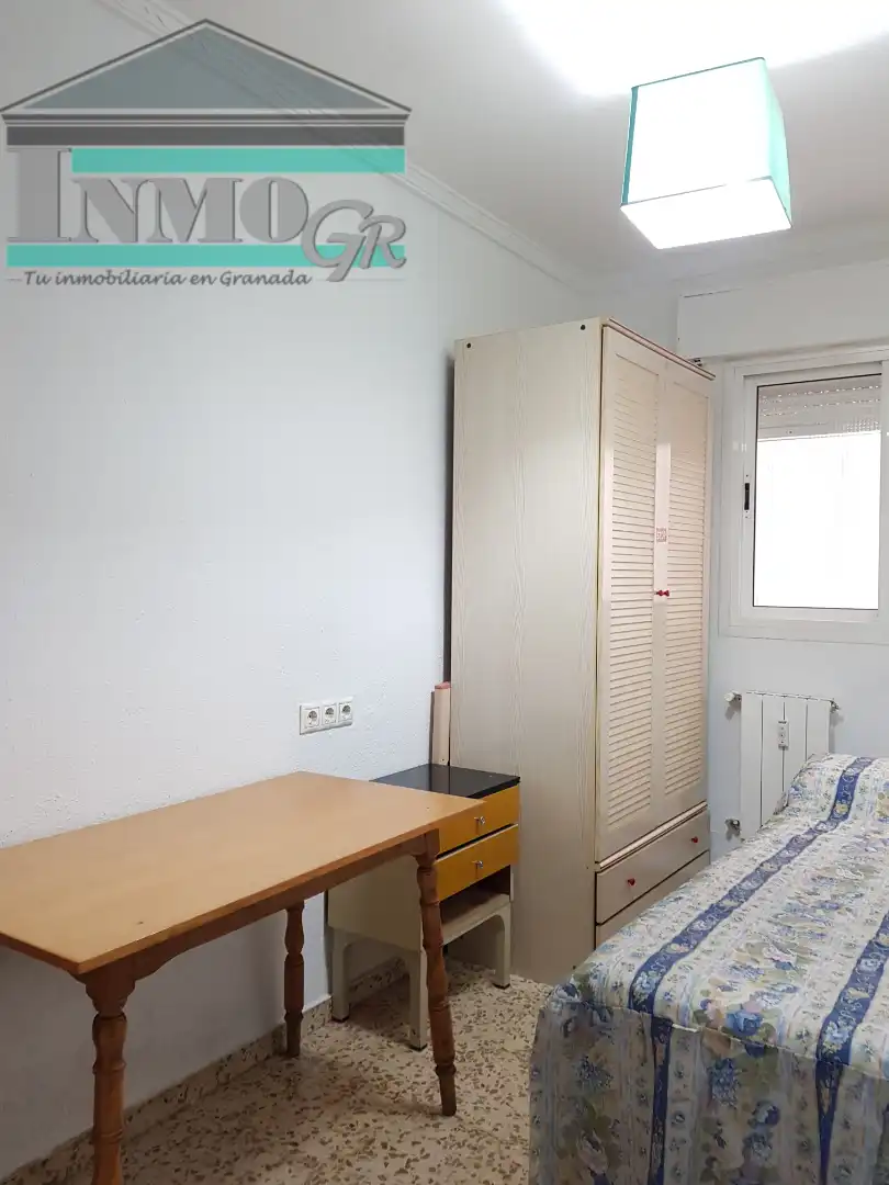 Bedroom of Flat for share in Granada  with Heating, Furnished and Balcony