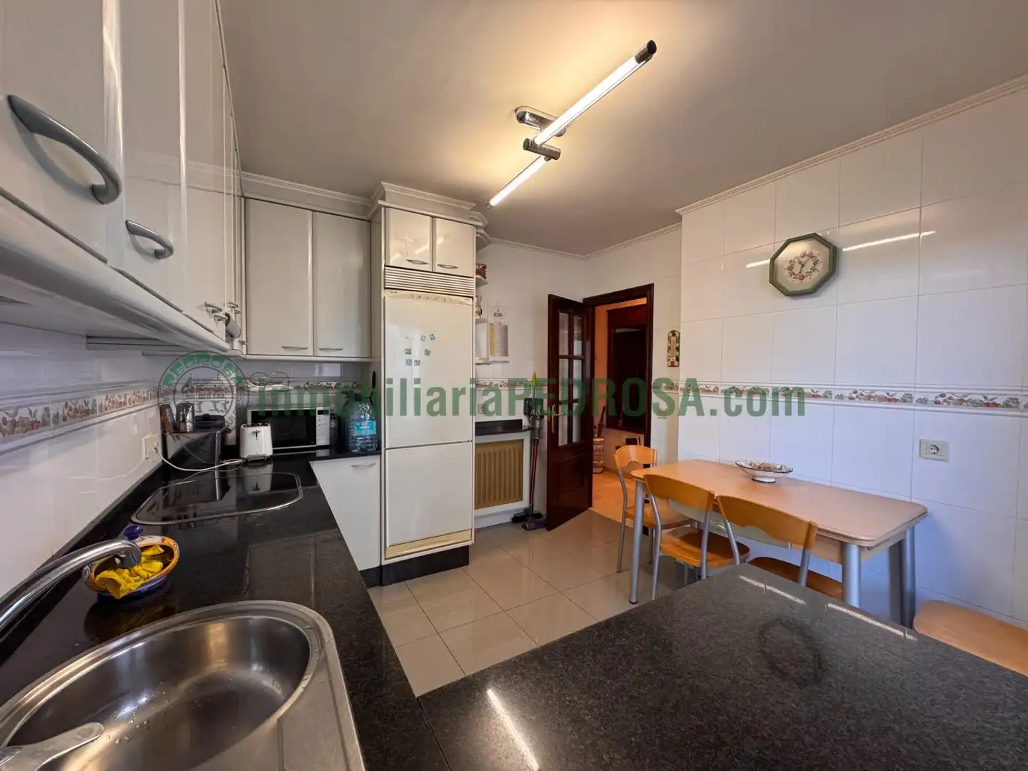 Cocina de Piso en venta en Pontevedra Capital  con Calefacción, Terraza y Trastero
