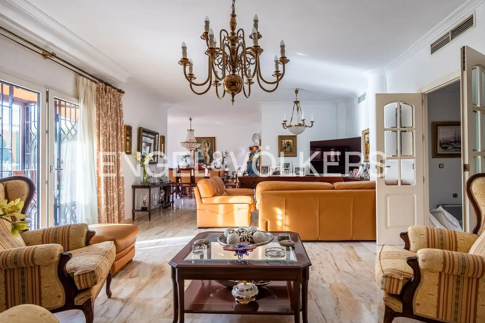 Sala de estar de Casa o chalet en venta en Mairena del Aljarafe con Aire acondicionado, Calefacción y Jardín privado