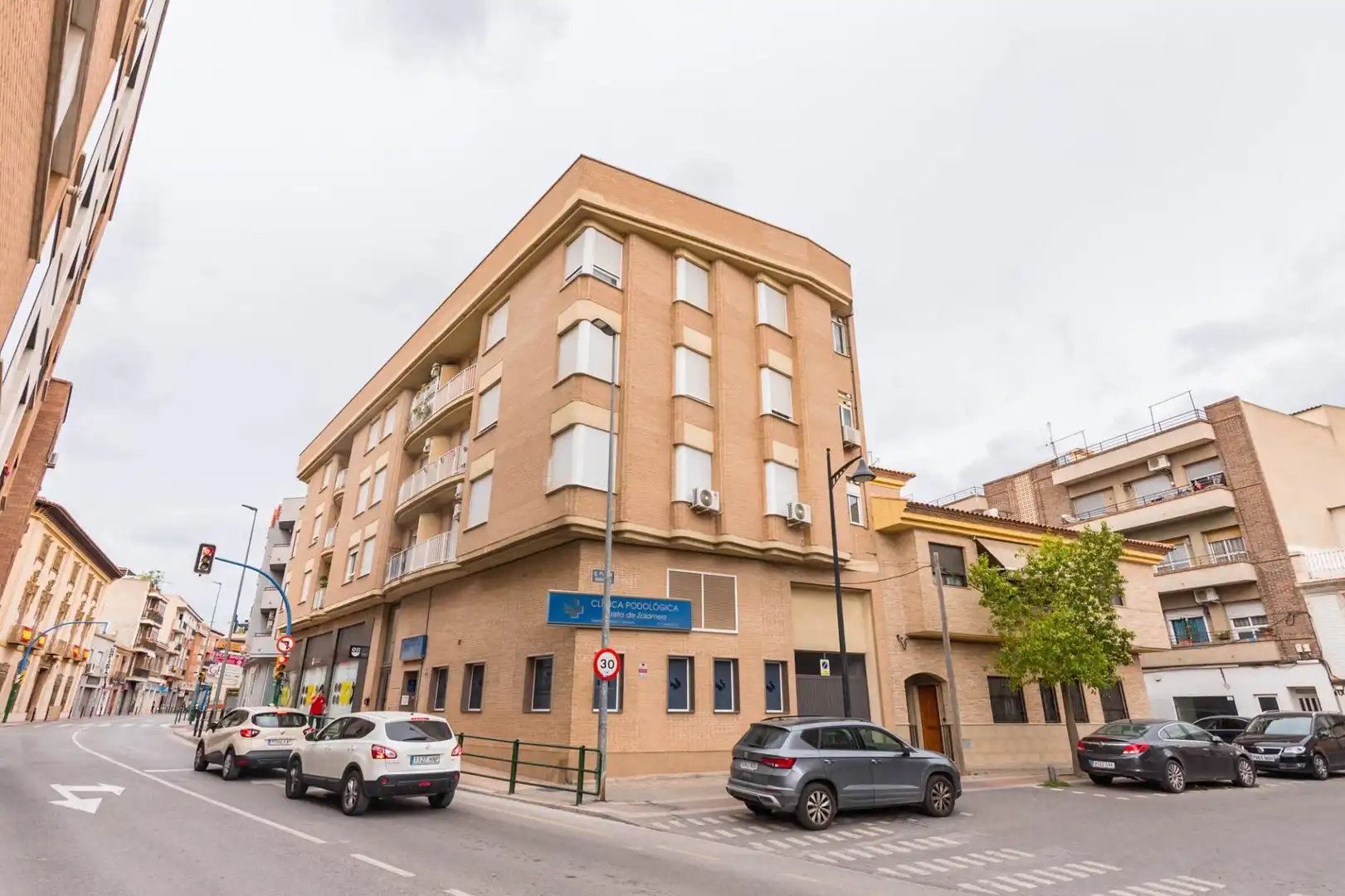 Außenansicht von Wohnung zum Verkauf in Santomera mit Klimaanlage, Privatgarten und Abstellraum