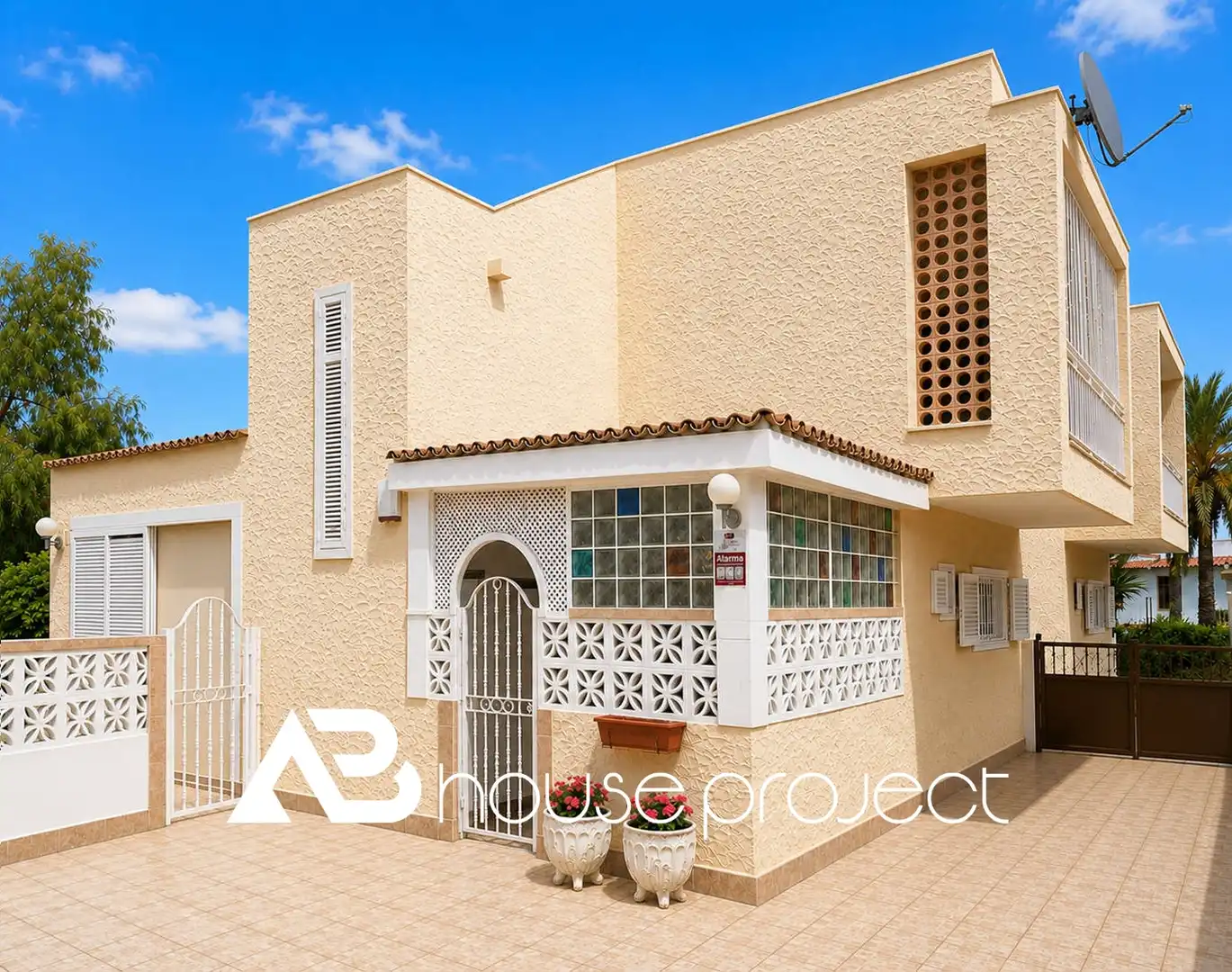 Vista exterior de Casa o xalet en venda en Adeje amb Aire condicionat, Jardí privat i Terrassa