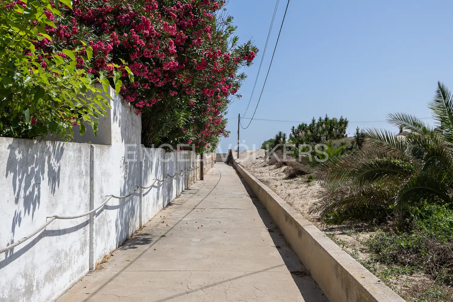 Vista exterior de Àtic de lloguer en Valencia amb Calefacció, Jardí privat i Balcó