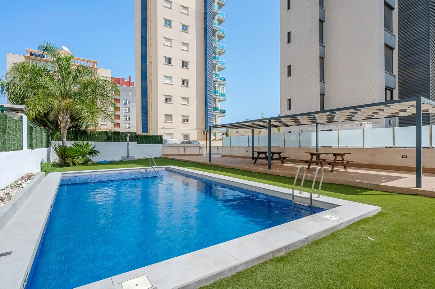 Piscina de Planta baixa en venda en Guardamar del Segura amb Jardí privat, Terrassa i Traster