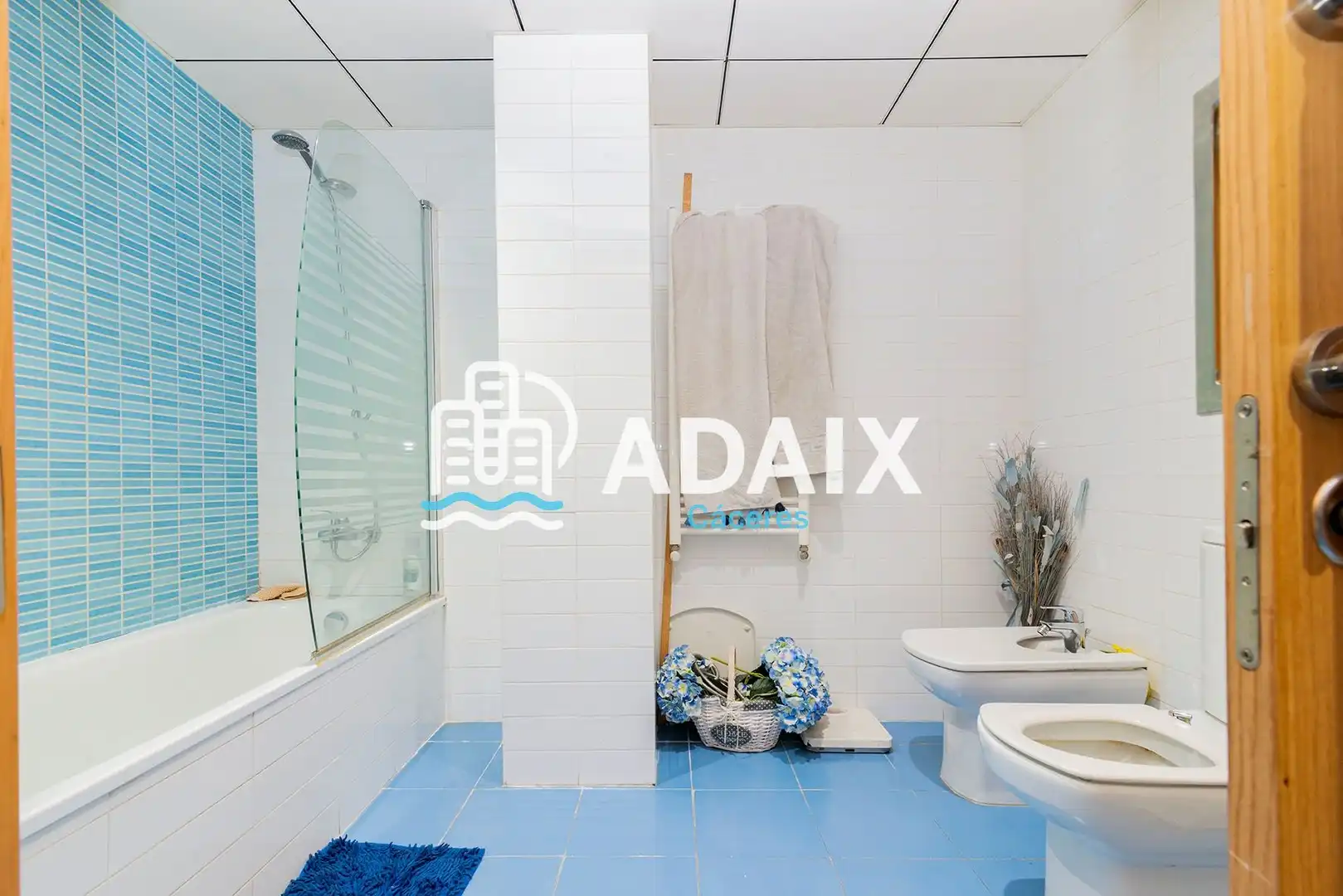 Baño de Ático en venta en Cáceres con Aire acondicionado, Calefacción y Terraza