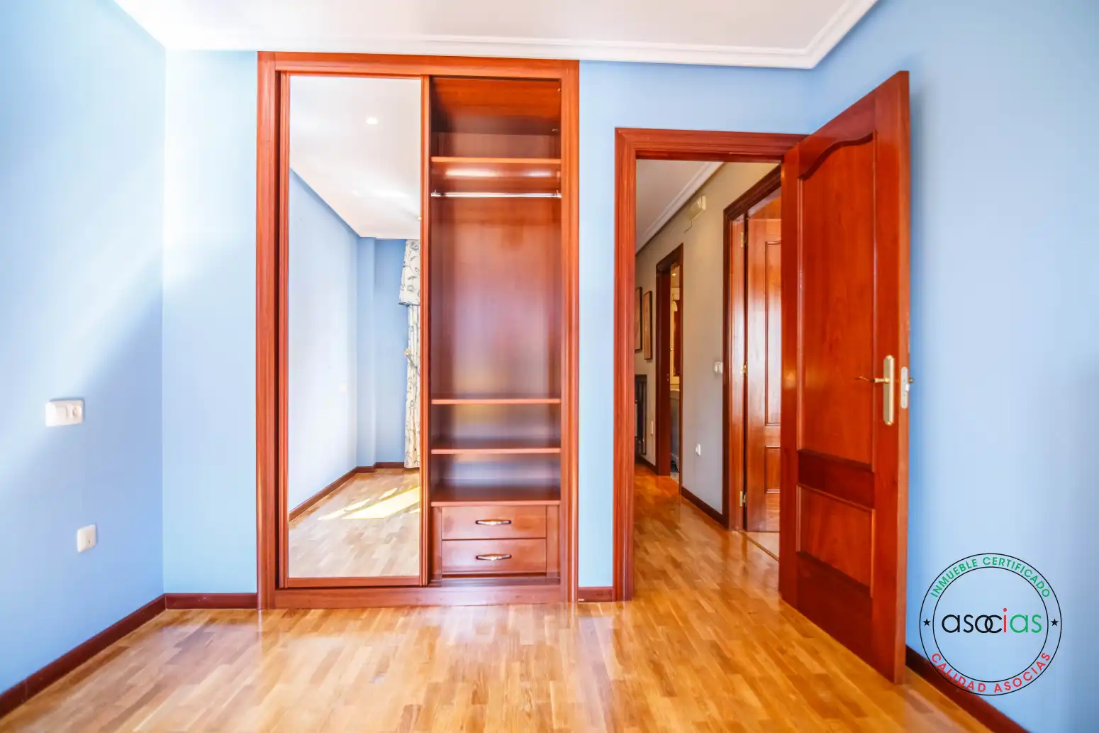 Casa adosada en venta en Grado con Calefacción, Jardín privado y Parquet