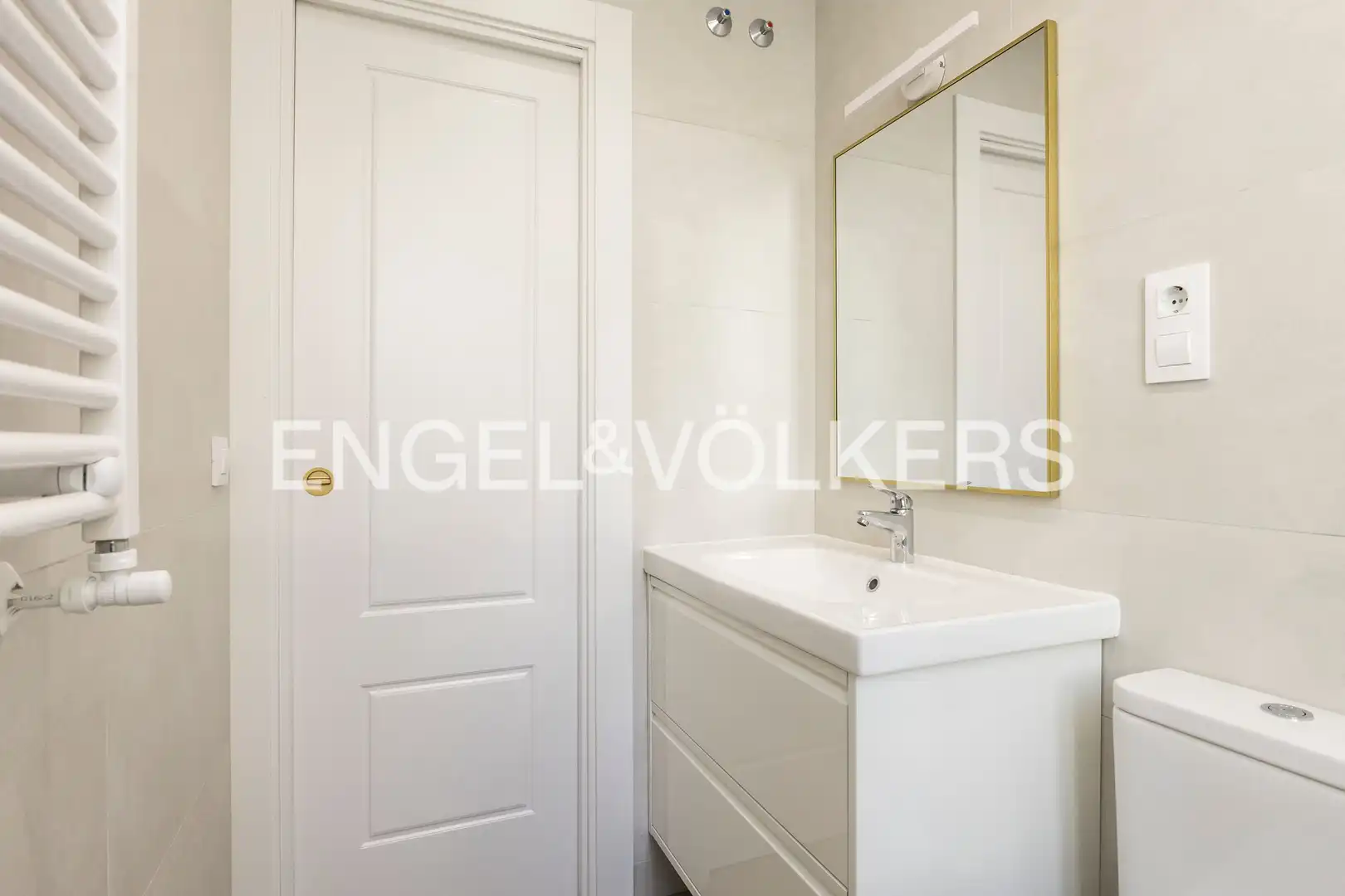 Badezimmer von Wohnung zur Miete in Madrid mit Klimaanlage und Heizung