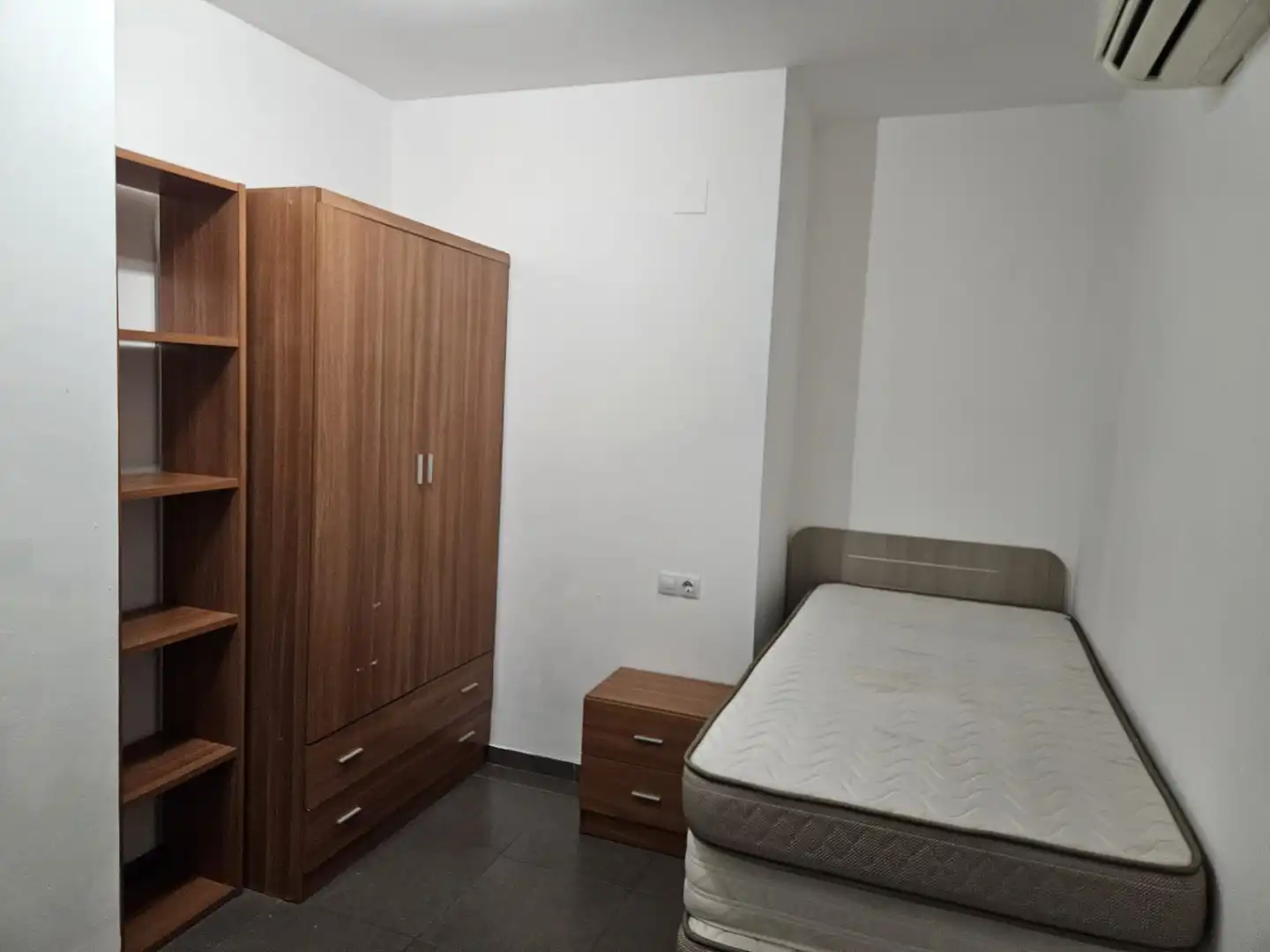 Bedroom of Flat for sale in Vinaròs  with Air Conditioner, Heating and Storage room
