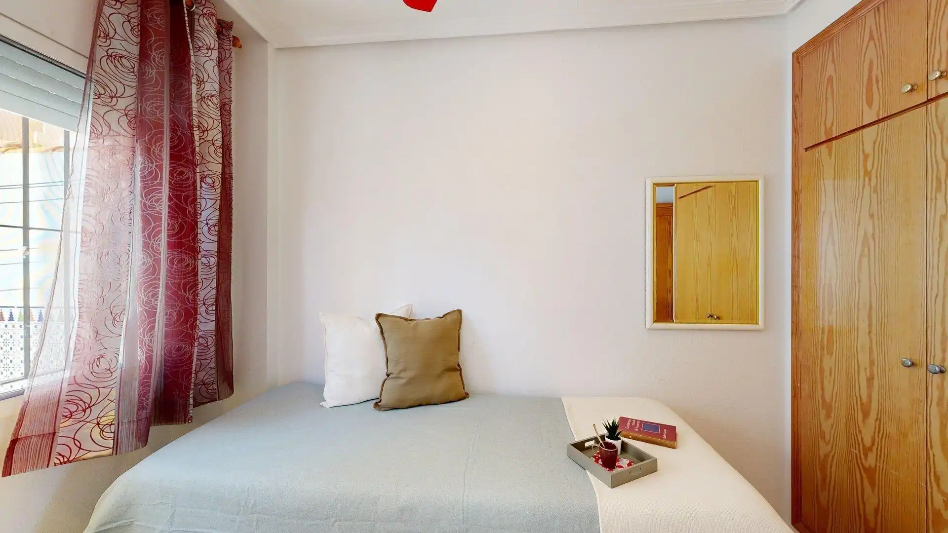 Habitación de Casa adosada en venta en Pilar de la Horadada con Jardín privado, Terraza y Balcón
