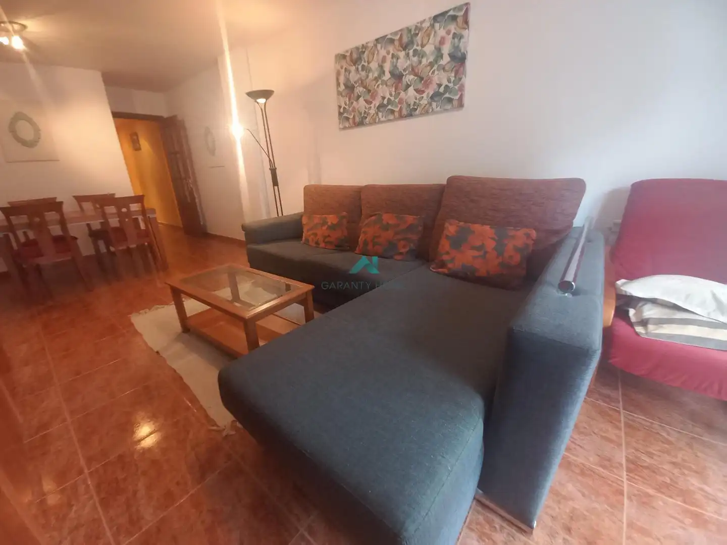 Wohnzimmer von Erdgeschoss zum Verkauf in Laredo mit Möbliert