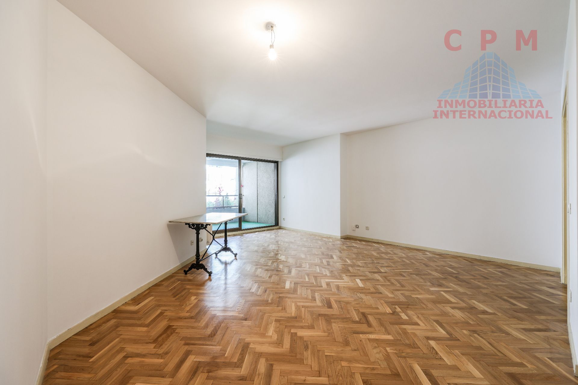 Living room of Flat to rent in  Madrid Capital  with Air Conditioner, Heating and Parquet flooring
