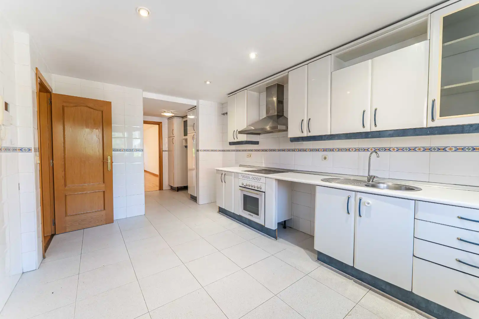 Cocina de Casa adosada en venta en Las Rozas de Madrid con Calefacción, Jardín privado y Parquet