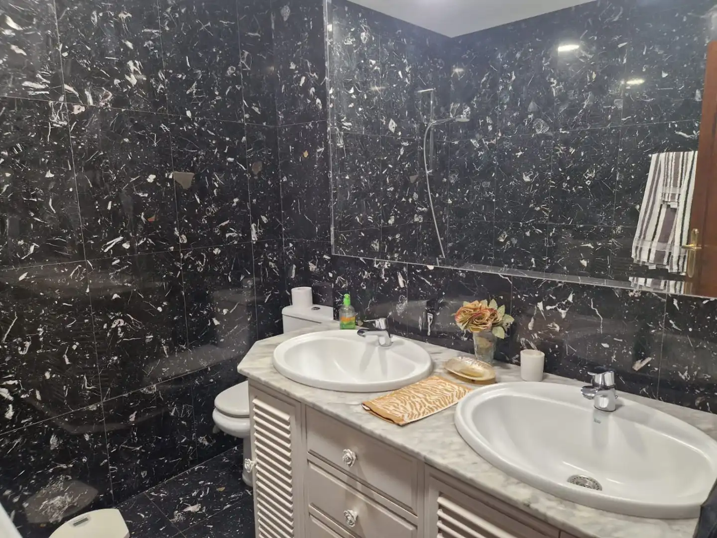 Baño de Piso en venta en Torrelavega  con Calefacción