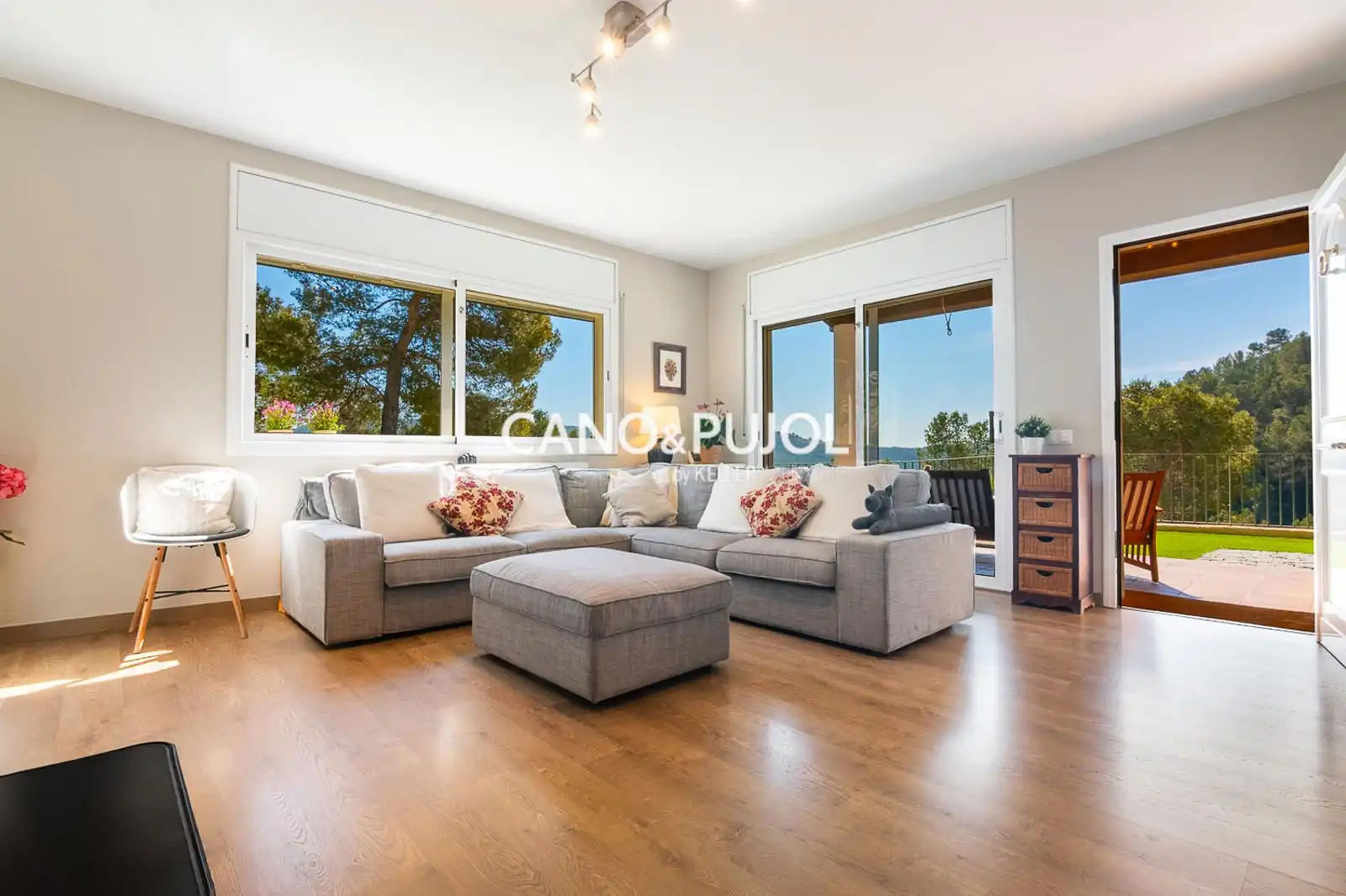 Sala de estar de Casa o chalet en venta en Corbera de Llobregat con Calefacción, Terraza y Trastero