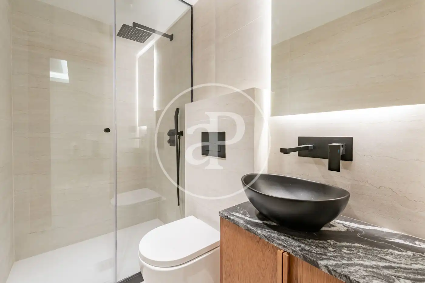 Baño de Piso en venta en Madrid con Aire acondicionado, Calefacción y Amueblado