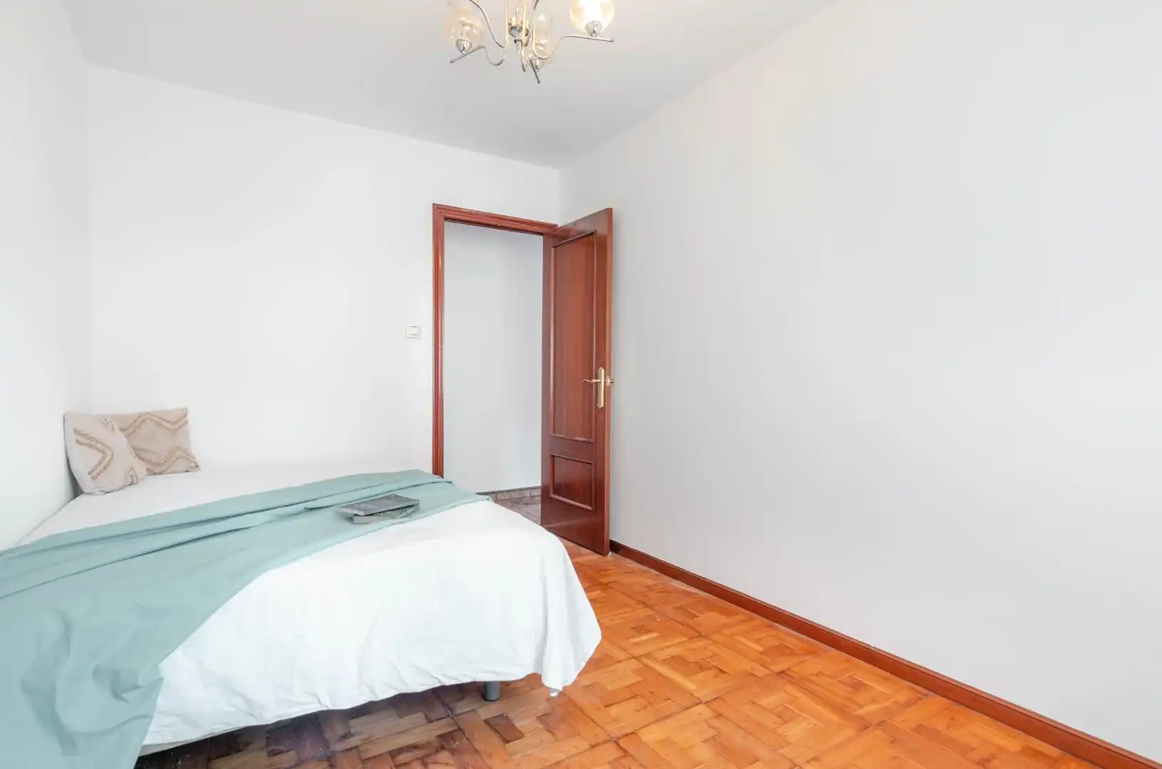Habitación de Ático en venta en Gijón  con Calefacción, Terraza y Balcón