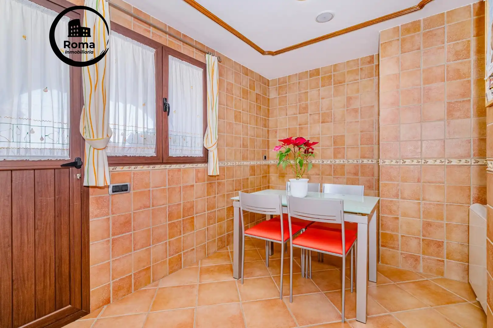 Cocina de Casa adosada en venta en La Zubia con Aire acondicionado, Calefacción y Piscina
