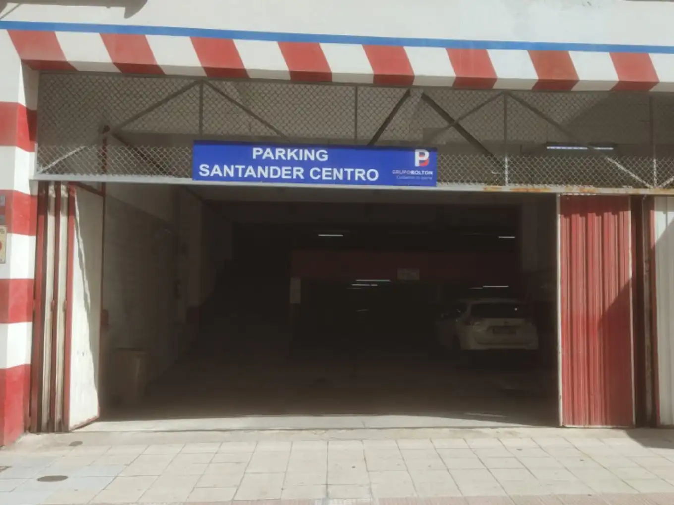 Parkplatz von Garage zur Miete in Santander mit Alarm