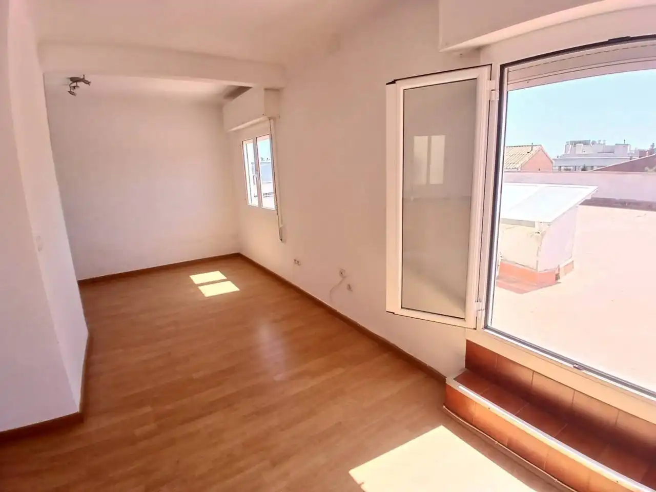 Living room of Apartments for sale in Vilanova i la Geltrú  with Air Conditioner and Parquet flooring