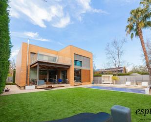 Exterior view of House or chalet for sale in Sant Cugat del Vallès  with Air Conditioner, Parquet flooring and Terrace